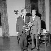 Prisutdelning på restaurang City, två män.
Wigrell & Co.