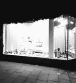 AB Isaksson, skyltfönster.