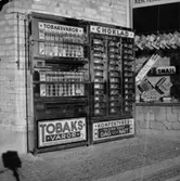 Tobaksaffären Stjärnan, exteriör, tobaks- och chokladautomat.