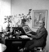 Rumsinteriör, en man.Lindroos