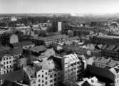 Stadsvy över Örebro med byggnader och bostadshus.