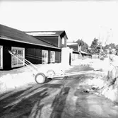 Vretstorpsverken, tröskverk eller småbrukarverk.
Fabriksbyggnad.