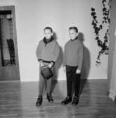 Interiör, två pojkar.Ingmar