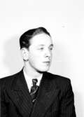 En ung man, bröstbild.Birger Olsson