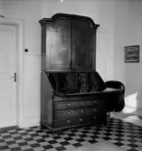 Antikboden, interiör, ett skåp.