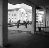 Bostadsområde. Lekande barn.
Baronbackarna, Örebro.
Arkitekt Alm
Ekholm & White