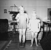 Rumsinteriör, två barn.Rassmussen