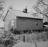 Bostadshus.
Familjen Löfqvists-Lindskogs hus i vinterskrud.