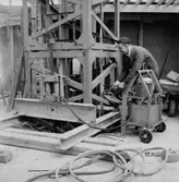 Byggnadsarbete, en man.
Örebro söder.