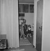 White Arkitektkontor AB, lägenhetsinteriör, tre barn.