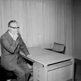 Kontorsinteriör, en man.
Wigrell & Co.