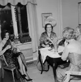 Rumsinteriör, grupp, fru Risbergs 70-årsmiddag.