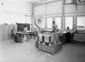 Stellana Laxå, verkstadsinteriör med arbetare.
Sedells (beställare ?).