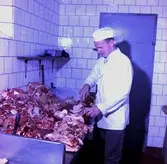 Robertsons Charkuteri, interiör, en man.