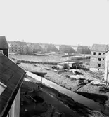 Byggnadsarbete, 3:e etappen. Bostadsområde.
Bilden tagen i samband med en särskild dokumentation som fotografen gjorde åt Stiftelsen Hyresbostäder Örebro.