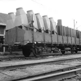 Lastning av Säffle-fläktar på tåget, en man.
Nils Johansson