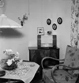 Rumsinteriör.
Fru Hedin