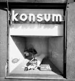 Konsum, exteriör, skyltfönster.
Beställare: Viberg.