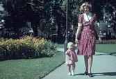 Promenad i Centralparken, 2 augusti 1945. Marianna Borg 1 år.