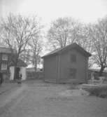 Bostadshus och byggnad.
20 maj 1942.
