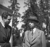 Grupp, två mmän.1943.