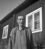 Skyllberg. Bostadshus, en man.G.V. Brattström.4 september 1945