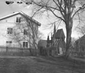 Kopparbergs kyrka och Klockaregården.
6 maj 1946