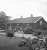 Viby prästgård, exteriör.
Södra flygeln. Gamla prästgården.
18 juli 1946