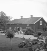 Viby prästgård, exteriör.
Södra flygeln. Gamla prästgården.
18 juli 1946