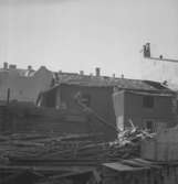 Bostadshus, rivning av hus, Gamla gatan 9.
18 april 1950.