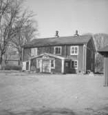 Bostadshus.
15 april 1950.