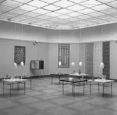 Örebro läns museum, utställningen Glas och textil, Orrefors, Sofia Widén och Alice Lund.
9-20 oktober 1954.