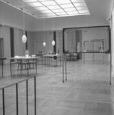 Örebro läns museum, utställningen Glas och textil, Orrefors, Sofia Widén och Alice Lund.
9-20 oktober 1954.