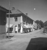 Bostadshus och affärsbyggnader. Kungsgatan 48, Lindesberg.
juli - augusti 1955.