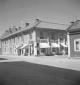 Bostadshus och affärsbyggnader. Kungsgatan 48, Lindesberg.
juli - augusti 1955.