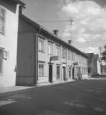 Bostadshus och affärsbyggnader. Väderkvarnsgatan 12, Askersund.
juli - december 1956.