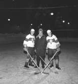 Ishockey, tre ishockeyspelare.
Yxsjöbergs Ishockeyklubb.