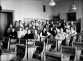 Vasaskolan, klassrumsinteriör, 30 pojkar med lärare Herman Nilsson.
Klass 8c, sal 6.