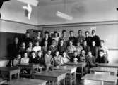 Engelbrektsskolan, klassrumsinteriör, 31 pojkar med lärare Göte Hansson.
Klass 7F, sal 19.