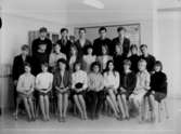 Engelbrektsskolan, klassrumsinteriör, 22 skolbarn med lärare Bo Cederwall.
Klass 9D, sal 25.