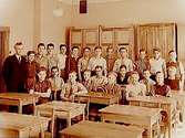 Almby Södra skola, klassrumsinteriör, 23 pojkar med överlärare Albert Johansson, klass 8D, sal 2.