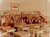 Almby Södra skola, klassrumsinteriör, 31 pojkar med överlärare Albert Johansson, klass 8F, sal 2.