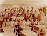 Klassrumsinteriör, elever med lärarinna fru Gudrun Pettersson, klass 2ag, sal 2 AS.