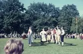 Folkdans och spelmansstämma i Örebro 16-19 juli 1965 i samband med Örebros 700 årsjubileum.
Uppvisning i Stadsparken.
