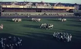 Folkdans och spelmansstämma i Örebro 16-19 juli 1965 i samband med Örebros 700 årsjubileum.
Massuppvisning på Eyravallen.