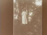 En dam och ett barn, 24/8 1913