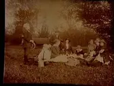 Picknick efter bilfärd.
Alfred och Gerda Thermaenius