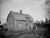 Skolkoloni, 1920-talet.
Bostadshus, grupp framför huset.
Josef Grankvists plåtar.