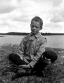 Skolkoloni, 1920-talet.
En pojke.
Josef Grankvists plåtar.