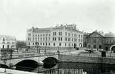 Stora Hotellet och Fenixhuset vid Drottninggatan. Till vänster skymtar Örebro kvarn. Del av Storbron.